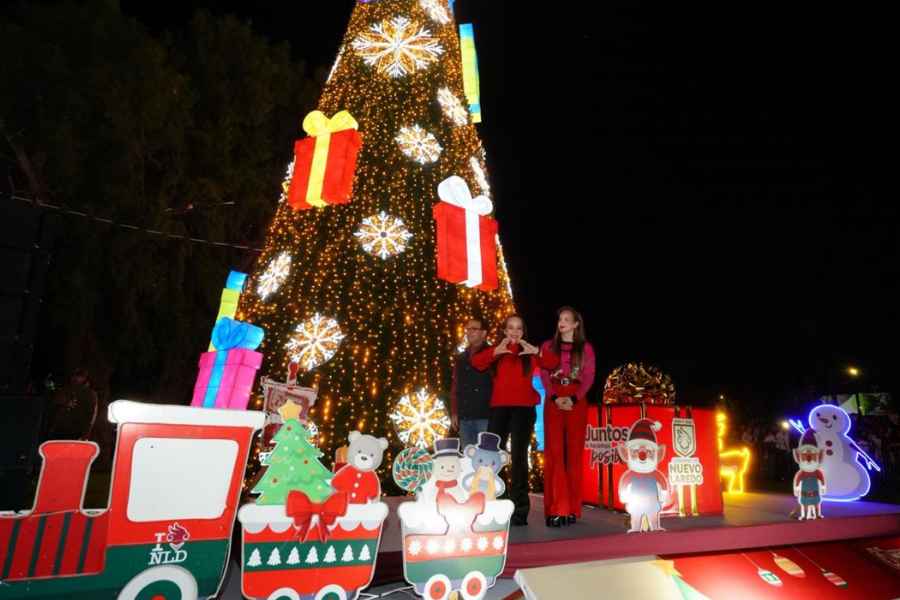 Nuevo Laredo con el monumental pino navideño (2)