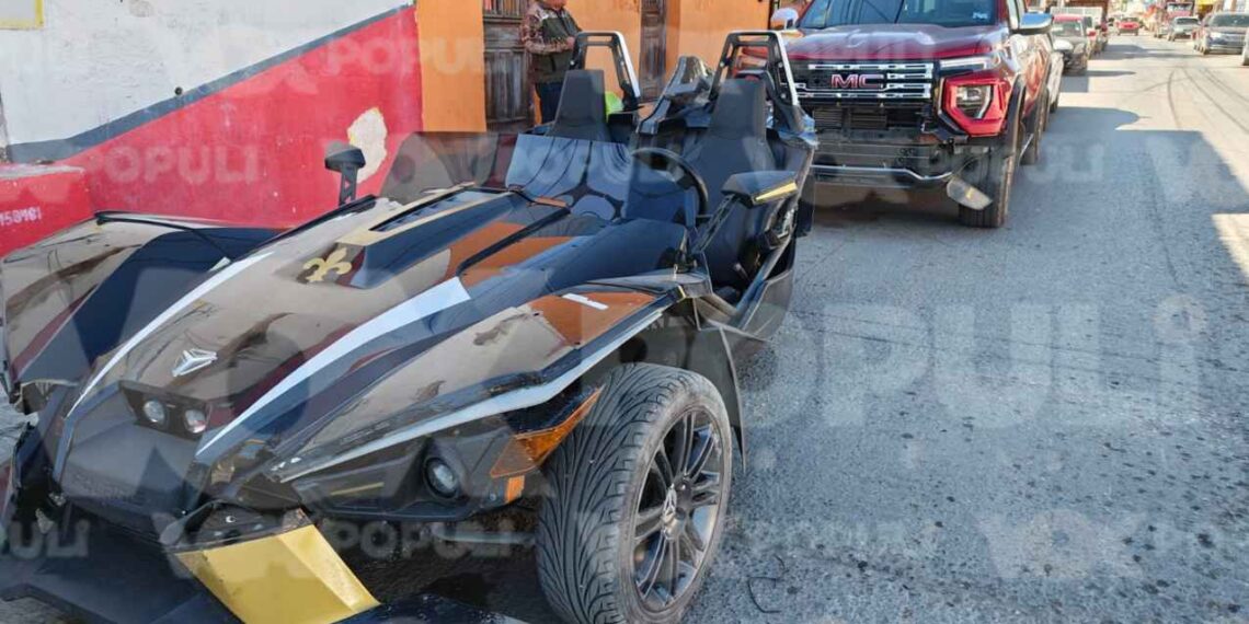 Omite señal de alto y choca contra vehículo “exótico” en el centro de Ciudad Victoria, Tamaulipas