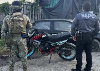 Operativo de fuerzas federales en Sinaloa dejó vehículos y armas aseguradas