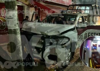 Patrulla de la Guardia Estatal choca contra vehículo estacionado y poste en Altamira, Tamaulipas; una oficial resultó herida