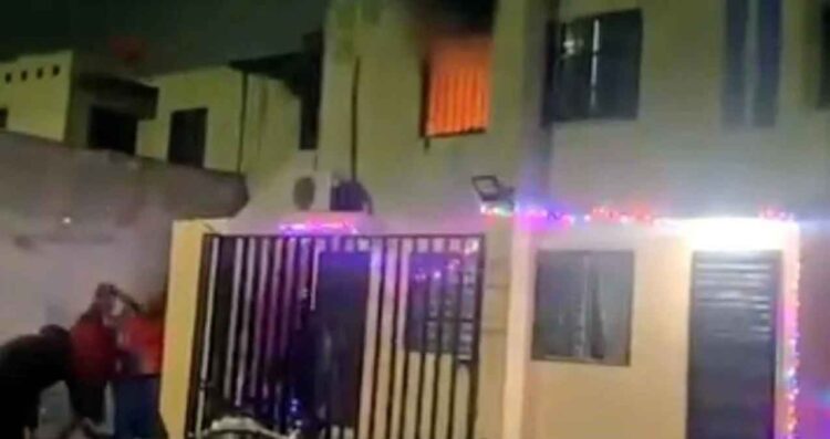 Pelea entre pareja termina en incendio de vivienda en Pesquería, NL