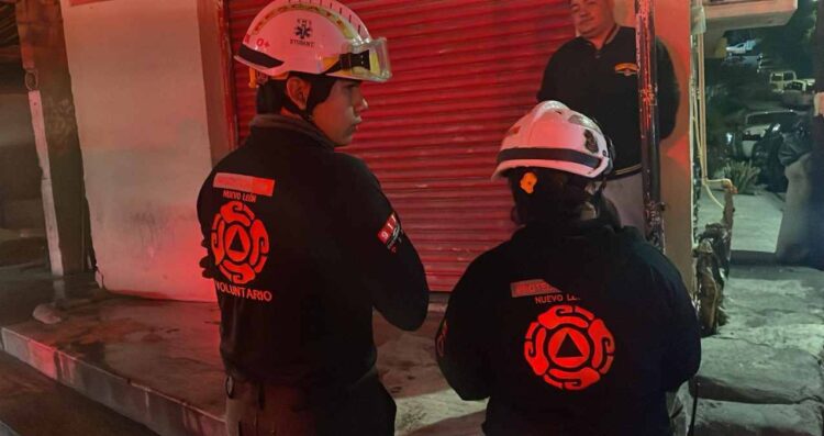 Protección Civil controla incendio en Monterrey