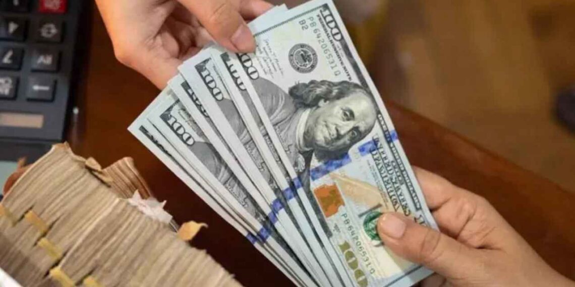 Remesas enviadas por mexicanos desde el extranjero suben en octubre de 2025, según Banxico