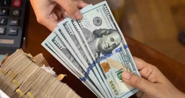 Remesas enviadas por mexicanos desde el extranjero suben en octubre de 2025, según Banxico