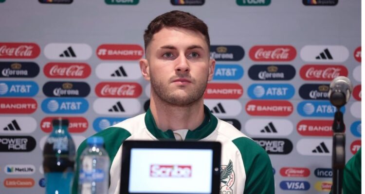 Santiago Giménez cirugía tobillo