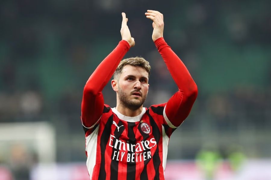 Santiago Giménez está muy cerca de volver a la cancha después de su lesión 