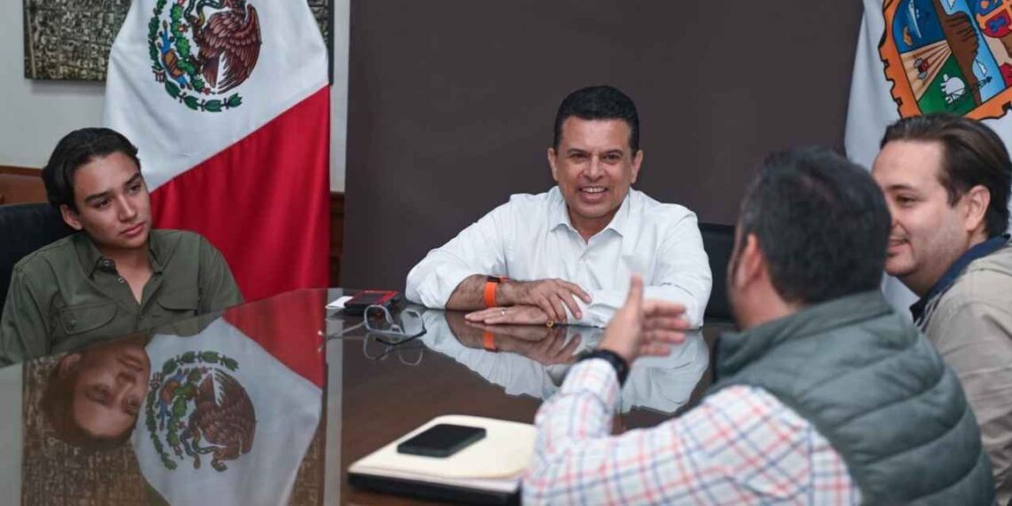 Sostiene ‘Lalo’ Gattás reunión con colaboradores del gobierno municipal