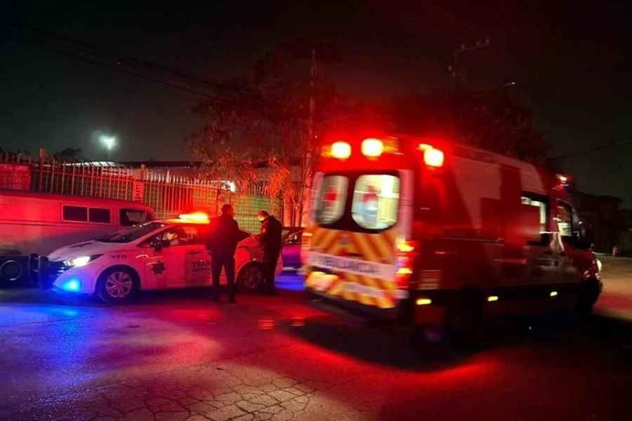 Trabajador queda herido al ser atropellado por camión en base de la Ruta 214 en Guadalupe, NL
