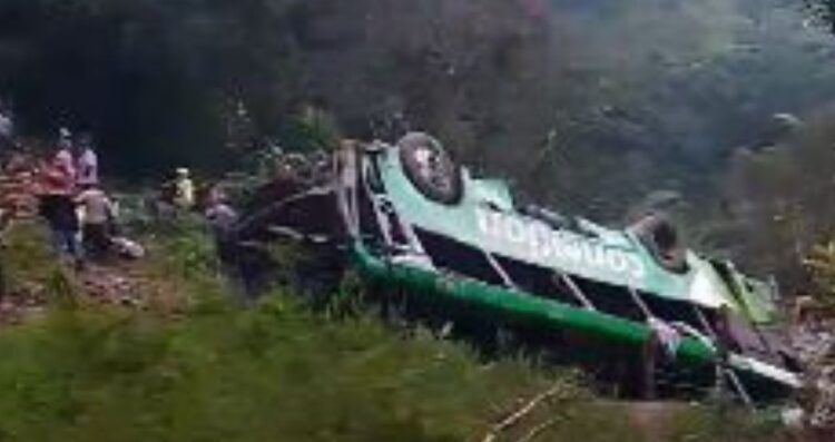 Tragedia en Veracruz Autobús cae a barranco en Zontecomatlán y deja fallecidos