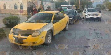 Tres vehículos chocan por alcance y dejan lesionados en calzada de Ciudad Victoria, Tamaulipas