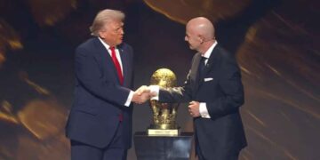 VIDEO: FIFA le entrega el Premio de la Paz a Donald Trump
