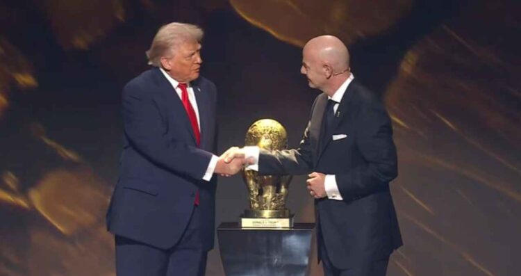 VIDEO: FIFA le entrega el Premio de la Paz a Donald Trump