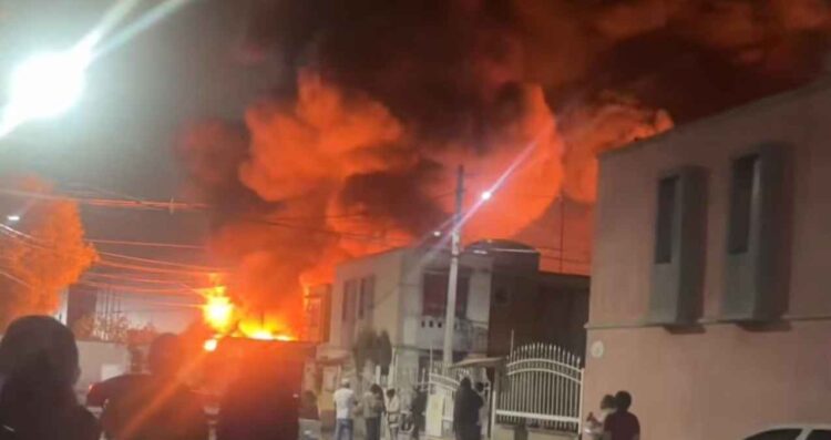 VIDEO| Se registra fuerte incendio en fraccionamiento de Tultepec, Edomex
