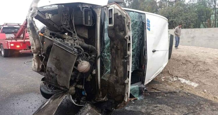 Volcadura de vagoneta en el CEM deja 20 personas lesionadas en el Estado de México