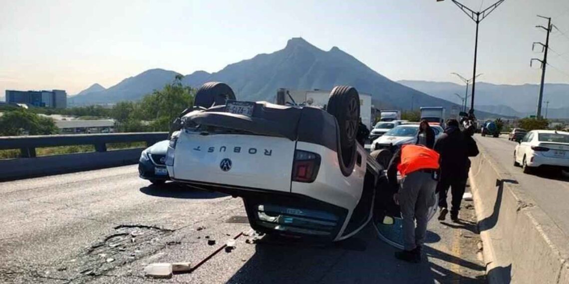 Volcadura en la Avenida Miguel Alemán