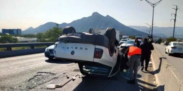Volcadura en la Avenida Miguel Alemán