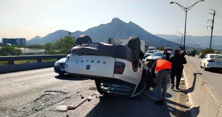 Volcadura en la Avenida Miguel Alemán