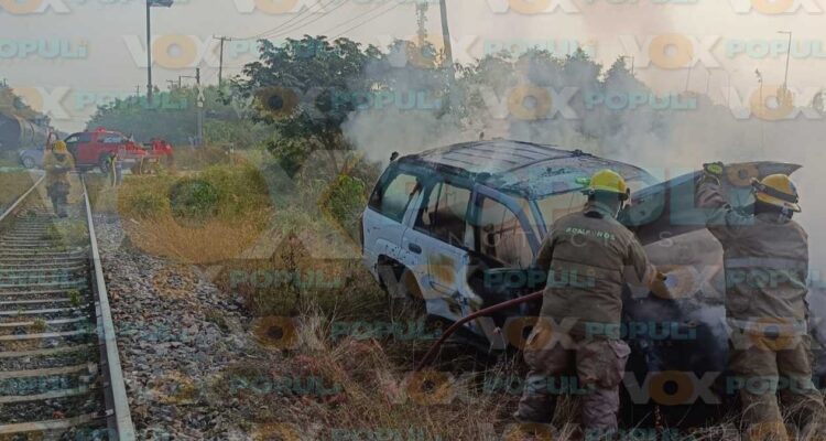 camioneta atropellada por tren en altamira