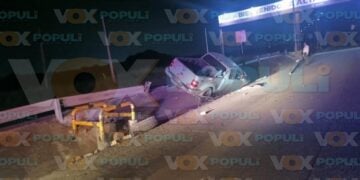 choque de camioneta contra poste en Madero