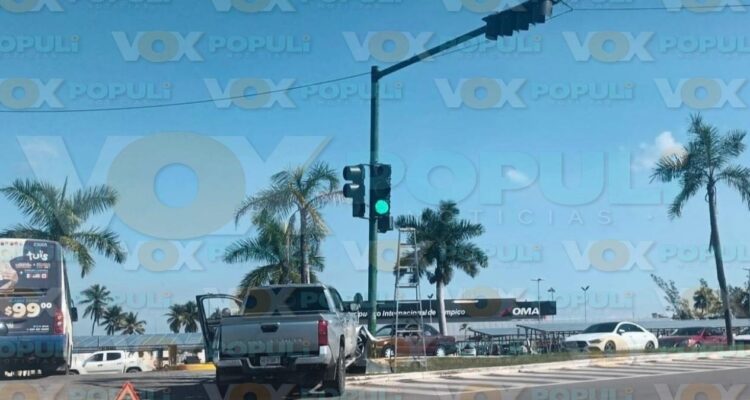 choque entre camioneta y tráiler en Tampico
