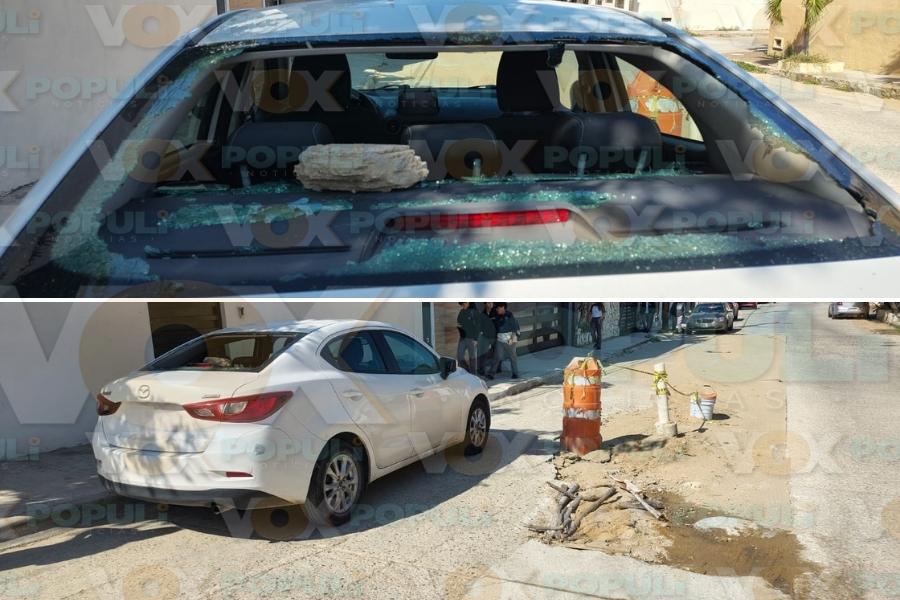 destruye cristal de auto en Madero