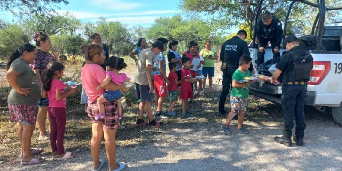 donación de juguetes en Llera