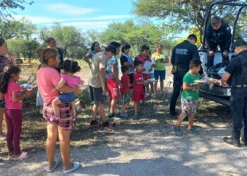 donación de juguetes en Llera