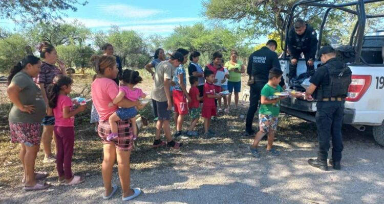 donación de juguetes en Llera