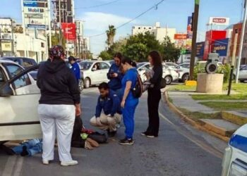 _muere en su auto en Mitras Centro
