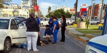 _muere en su auto en Mitras Centro