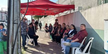 plantón en hospital carlos canseco