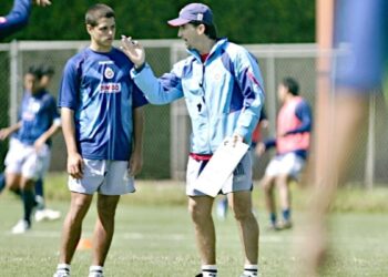 salida Chicharito Hernández
