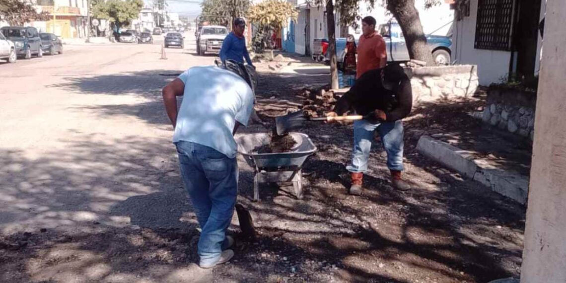 Inician trabajos de bacheo en la avenida 27 de Victoria