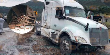 tractocamión con fresas en Rumbo Nuevo