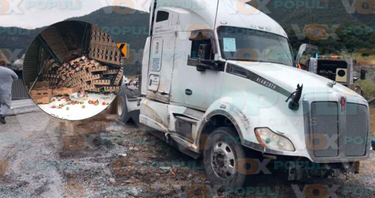 tractocamión con fresas en Rumbo Nuevo