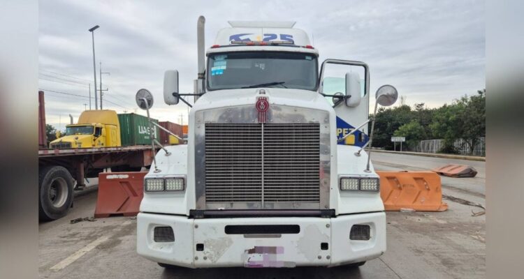 tractocamión con reporte de robo en Altamira