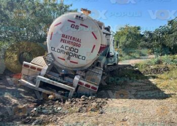 tráiler casi vuelca en Altamira