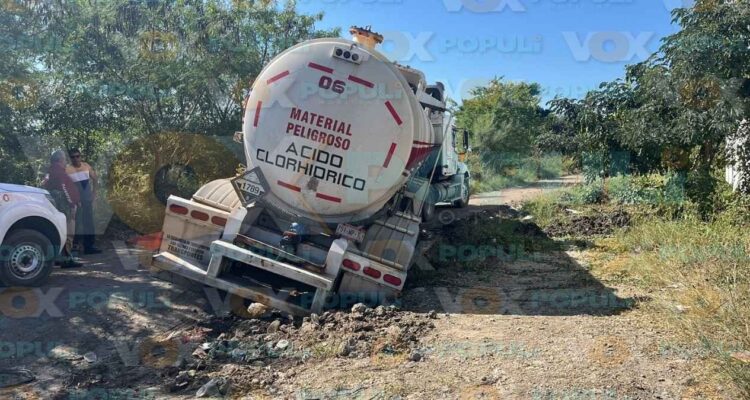 tráiler casi vuelca en Altamira