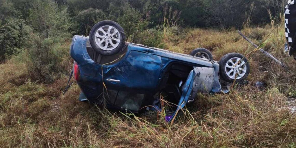 volcadura en la Victoria a Monterrey