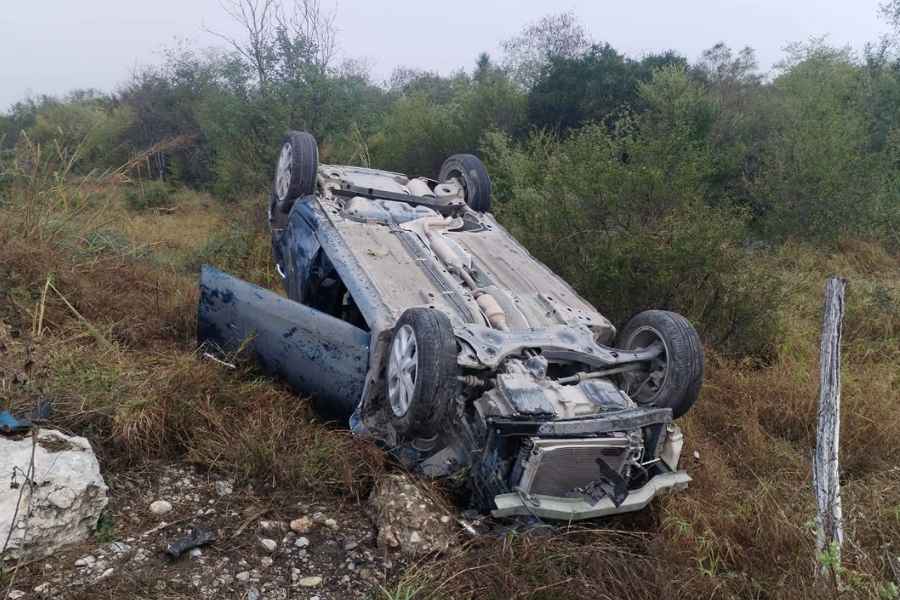 volcadura en la Victoria a Monterrey