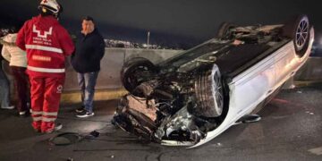 _vuelca en Paseo de los Leones