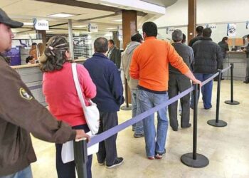 ¿Cuándo será obligatorio presentar la credencial para realizar depósitos bancarios