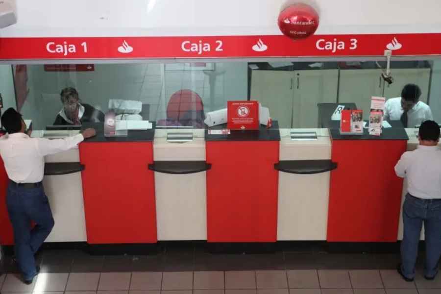 ¿Cuándo será obligatorio presentar la credencial para realizar depósitos bancarios