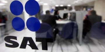 ¿Puede el SAT congelar tu cuenta bancaria sin previo aviso