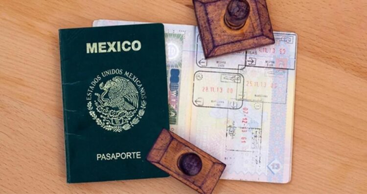 ¿Quiénes pueden obtener un 50% de descuento en el Pasaporte Mexicano