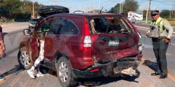 Acelerado conductor choque en Victoria