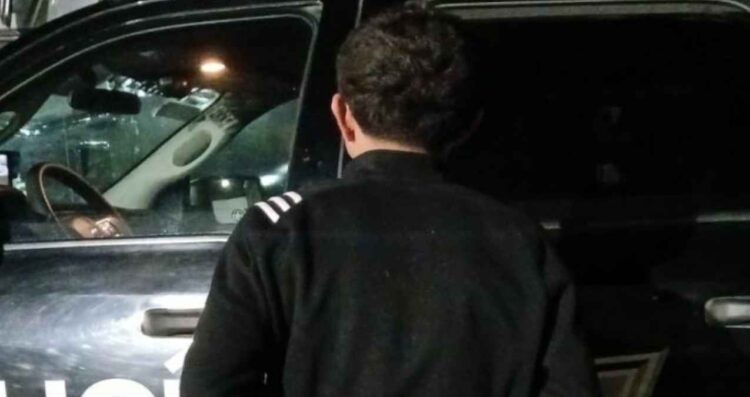 Adolescente agrede a policía con resortera en el Centro de Monterrey, Nuevo León