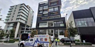 Adulta mayor queda herida al caer de 4 metros en plaza comercial de San Pedro, NL