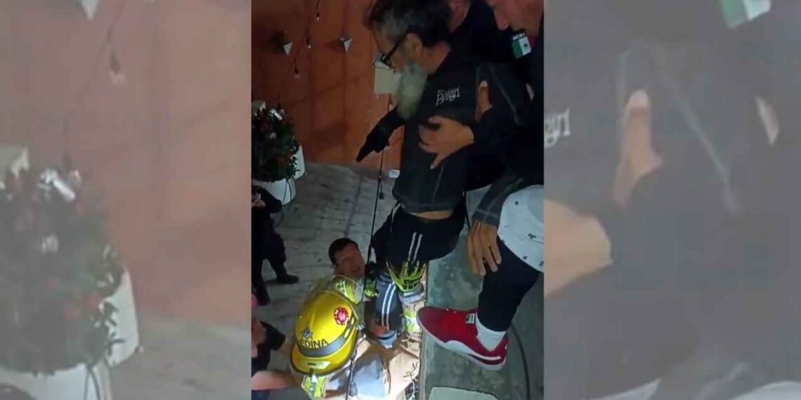 Adulto mayor se salva de morir durante incendio en su casa en Guadalupe, NL