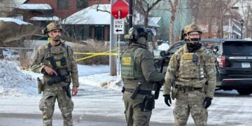 Agente federal mata a una automovilista durante operativo migratorio en Minneapolis